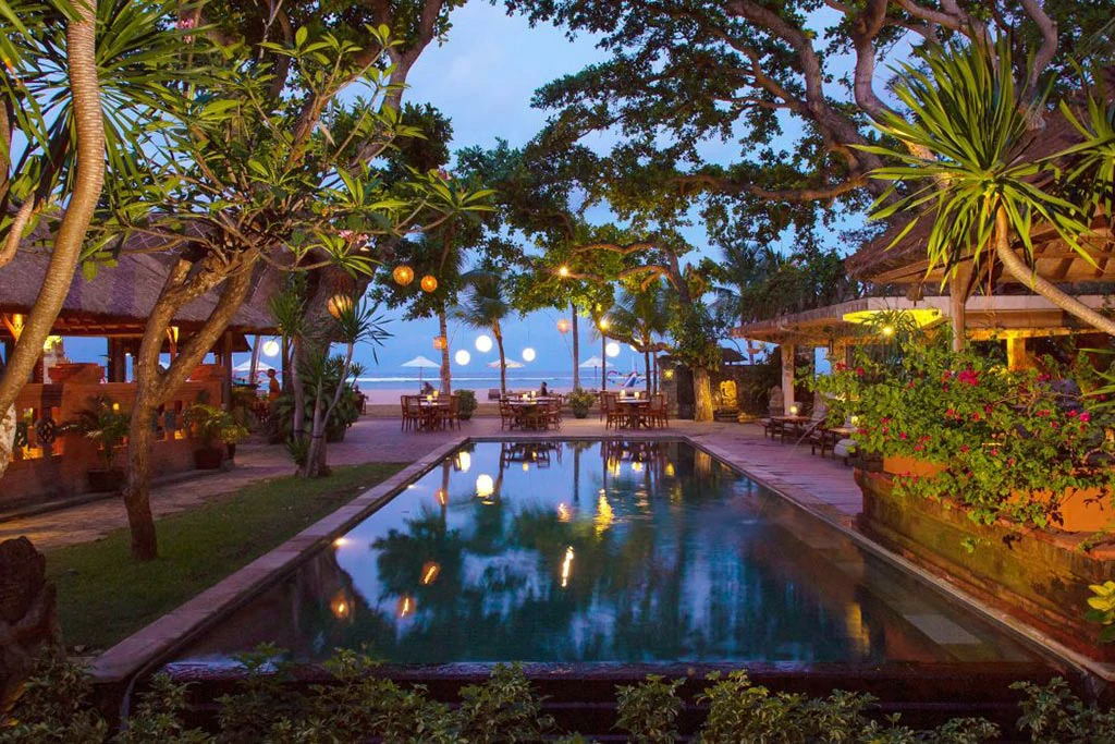 tandjung-sari-sanur-pool-at-night