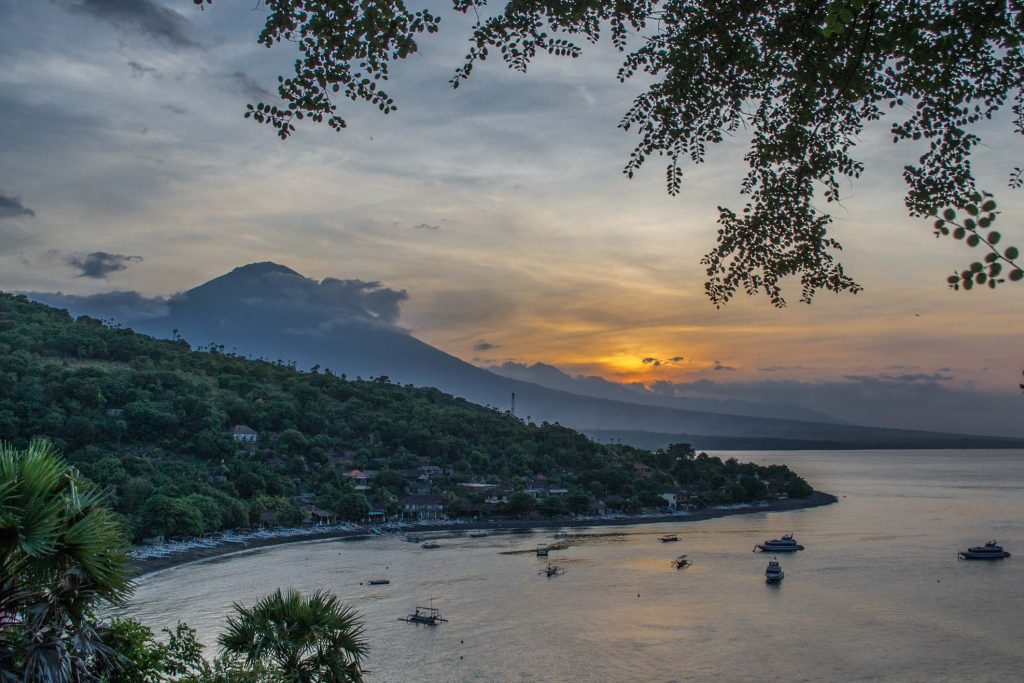 Amed-Bali-Indonésie-Mont-Agung-Coucher-du-Soleil-Couverture
