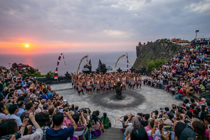 Uluwatu-Sunset-Dinner-Tour-Views-2-Kecak-Dance-In-Uluwatu